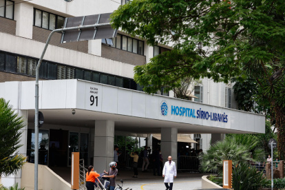 Foto de la fachada del Hospital Sírio-Libanés, donde se encuentra el presidente de Brasil, Luiz Inácio Lula da Silva, este jueves en São Paulo (Brasil).