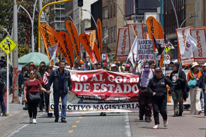 Bogotá. Simpatizantes del presidente Gustavo Petro, marchan en apoyo al mandatario en la Plaza de Bolívar.