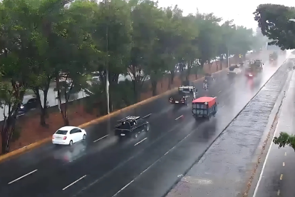 Segura EP comparte imágenes de la lluvia que cae en el norte de Guayaquil.