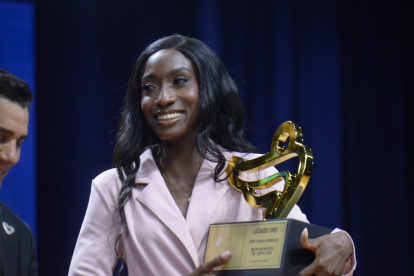 Kiara Rodríguez se llevó el Legado de Oro en La Noche del Legado de Fedeguayas