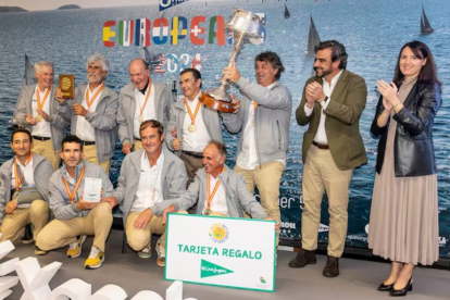 La tripulación del Bribon, campeona de Europa en el Trofeo Xacobeo.