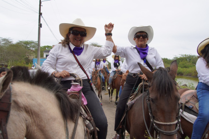 Una cabalgata para celebrar la tradición e identidad cultural de Santa Elena.