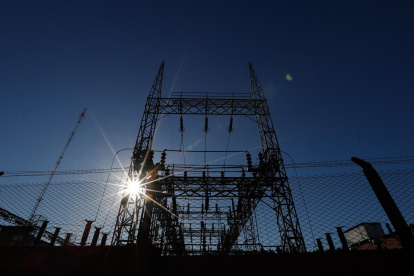 Argentina busca privatizar la empresa de transmisión de energía eléctrica más importante.