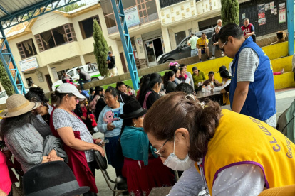 Diferentes clubes de Leones se unen para realizar campañas médicas.