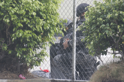 Dos bultos embalados fueron hallados en el Complejo Judicial Albán Borja, en el norte de Guayaquil. Resultó ser un proyecto universitario.