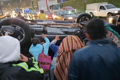 Caso. Estado en el que quedo el automotor en el que viajaba Raul Ilaquiche.