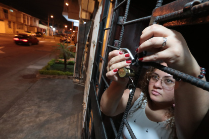 Los ciudadanos colocan a diario todo tipo de seguridad a sus viviendas y entornos, pese a ellos la inseguridad prevalece.