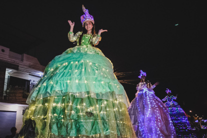 20 marionetas, de 5 metros de altura cada una fueron parte del desfile Gigantes
de Luz, además de 5 muñecas y ángeles.