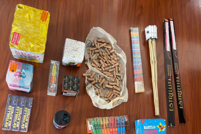 Entre la pirotecnia se encontró voladores, martillos y estrellas.