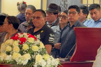 Cientos de personas acudieron al funeral de Raúl Ilaquiche.
