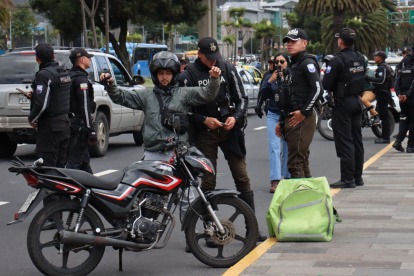 El jueves 12 de diciembre, en la avenida Naciones Unidas, la Policía del DMQ hizo un operativo de revisión de motos y anunció más controles durante este mes, por la temporada navideña.