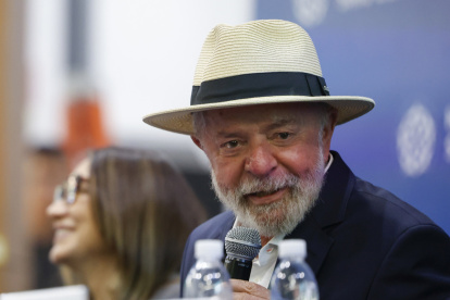 El presidente brasileño, Luiz Inácio Lula da Silva, habla durante una rueda de prensa en el Hospital Sirio Libanés este domingo 15 de diciembre, en São Paulo.
