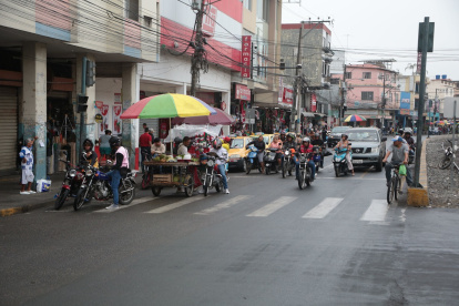 La avenida Gabriel García Moreno, vía principal de Milagro, alberga el mayor flujo comercial del cantón.