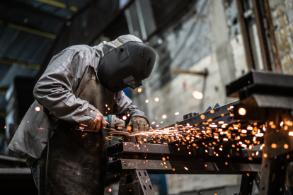 Grandes industrias sufrirán de apagones hasta fines de año.