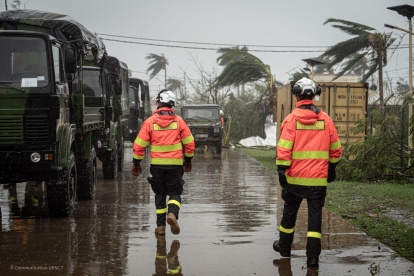 Las autoridades francesas prosiguen las labores de rescate en el archipiélago de Mayotte, en el Índico, que resultó devastado el sábado por el ciclón Chido.
