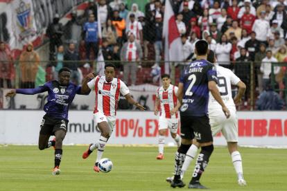 Daniel de la Cruz ha sorprendido con su velocidad y fuerte remate. El joven lateral derecho fue titular en las dos finales ante Independiente del Valle.
