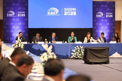 Diana Atamaint, presidenta del CNE, en rueda de prensa.