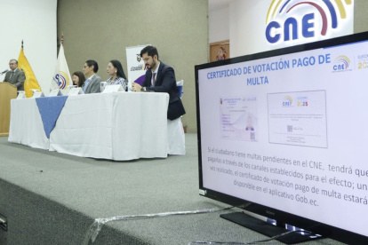 Para obtenerlo, el ciudadano no debe tener multas pendientes con el CNE.