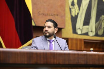 El asambleísta Otto Vera presentó la moción para fiscalizar la supuesta utilización del malware Pegasus en Ecuador.