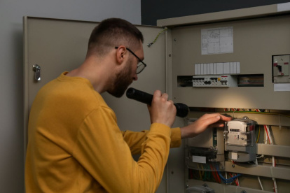 Los ecuatorianos llevan tres meses conviviendo con los apagones.