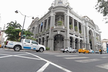 La fachada del Municipio de Guayaquil.