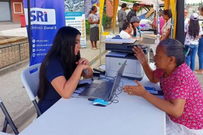 Los adultos mayores reciben asesorías en varias brigadas del SRI.