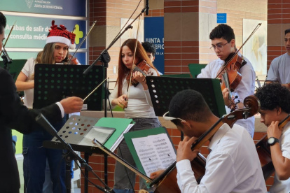 Música. La Orquesta Sinfónica deleitó a los pacientes con música nacional y navideña