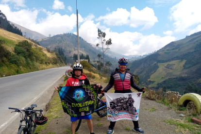 Dos de los aventureros a más de 3.700 metros de altura.