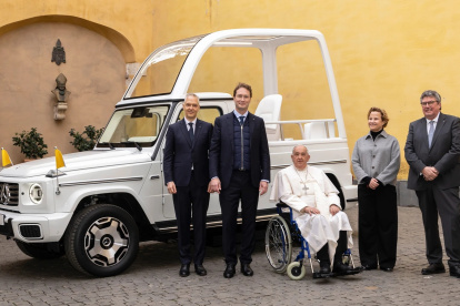 El nuevo vehículo eléctrico que transportará al Sumo Pontífice.