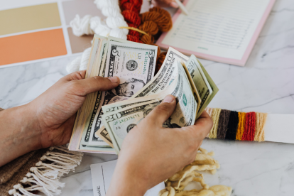 El salario básico en Ecuador será de $470 dólares para 2025.