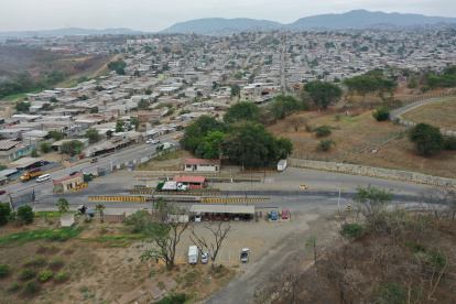 Acceso. Vista del acceso del relleno sanitario Las Iguanas, operado por el Consorcio ILM Guayaquil.