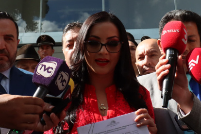 Viviana Veloz acudió a la Corte Constitucional para presentar el escrito.