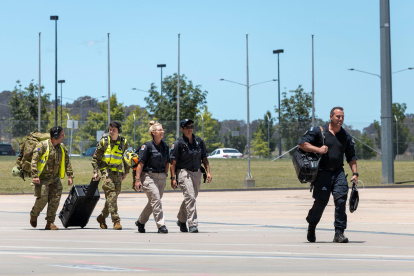 De Australia y Nueva Zelanda comenzaron a llegar a Vanuatu los rescatistas tras el terremoto de magnitud 7,3 que dejó el martes al menos 9 muertos y 200 heridos