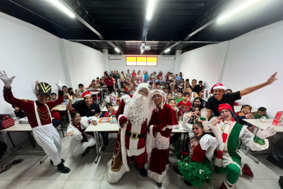 Adultos mayores y niños fueron agasajados.