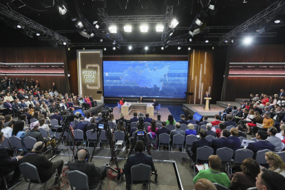 El presidente ruso, Vladimir Putin, asiste a su conferencia de prensa anual en vivo con medios federales, regionales y extranjeros en en Moscú, Rusia, el 19 de diciembre de 2024.