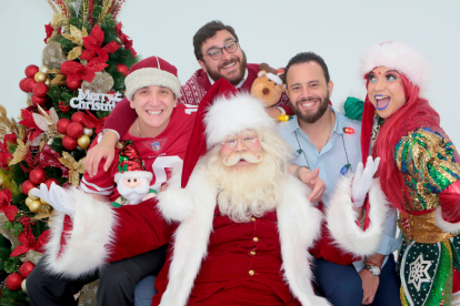 A estos tres chicos, apasionados por la política, el destino los juntó y les dio un micrófono para entretener y dialogar sobre lo que más les gusta