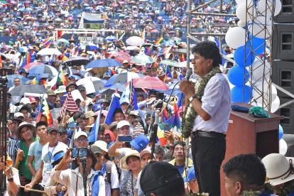 El expresidente de Bolivia Evo Morales (2006-2019), habla durante un evento este miércoles, en el estadio de Chimoré (Bolivia).