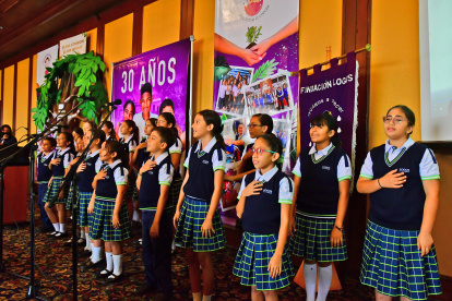 Atención. Estudiantes aportan con actividades lúdicas.