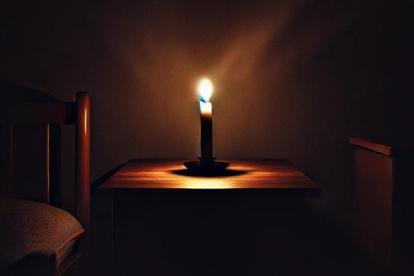 Habitantes de varios sectores del norte de Guayaquil denunciaron de cortes de energía no programados.