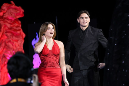 Nicole Wallace y Gabriel Guevara en la premier de "Culpa Tuya", en España