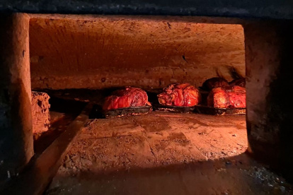 Varios locales, como El Sabrocito,ofrecen el servicio de hornear pavos o piernas de chancho durante el 24 y 31 de diciembre.