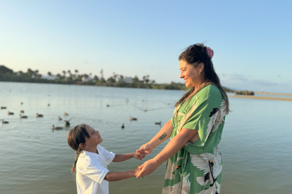 Belén junto a su hijo