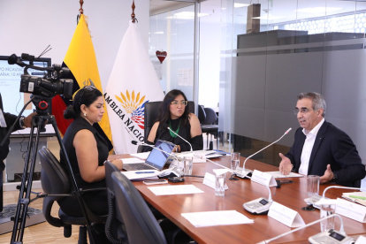 La comisión de enmiendas sobre bases militares recibió al exministro del correísmo, Gustavo Jalkh.