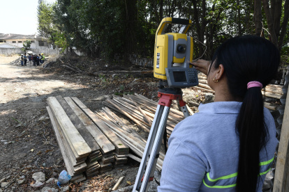 Funcionarios acudieron al lugar, en la ciudadela Urdesa.