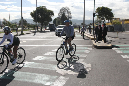 La nueva ciclovía en la av. De La Prensa tiene una inversión de 363.000 dólares y una una extensión de 4.5 kilómetros.