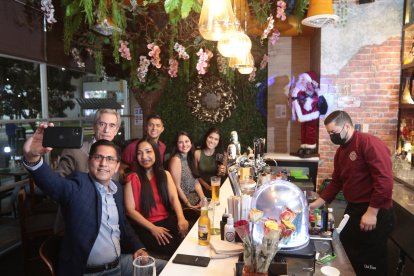 Las reuniones son muy comunes en esta temporada del año, pero en medio de un guerra interna se neceita tomar precauciones.