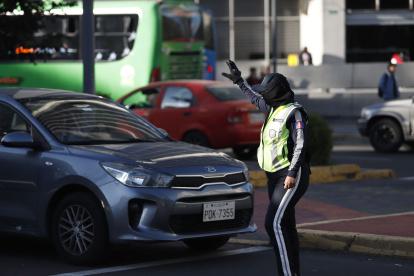 La medida de restricción vehicular se lleva a cabo de lunes a viernes en dos horarios.