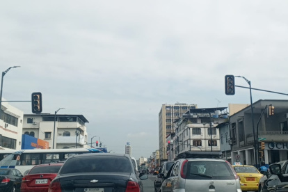 En la av. Quito, habían semáforos averiados.