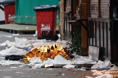 Escombros del atentado en mercadillo