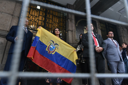 Verónica Abad es impedida de entrar a la Vicepresidencia.